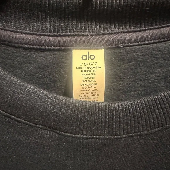 ALO Yoga Men's Deep Blue Sweater